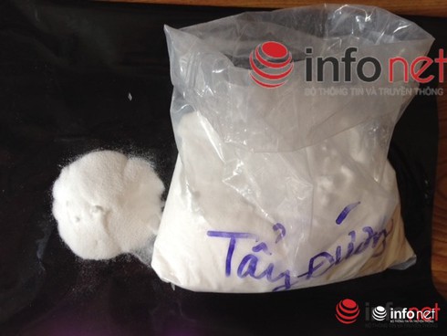 Bột tẩy trắng lòng lợn bán lén lút, hét giá gấp đôi - ảnh 2