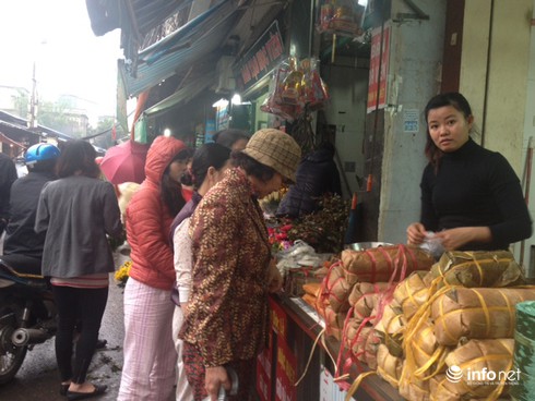 Người Hà Nội chen chân mua sắm cúng rằm tháng Giêng - ảnh 5