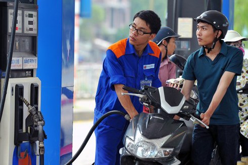 Giá xăng giảm hơn 500 đồng/lít từ chiều nay - ảnh 1