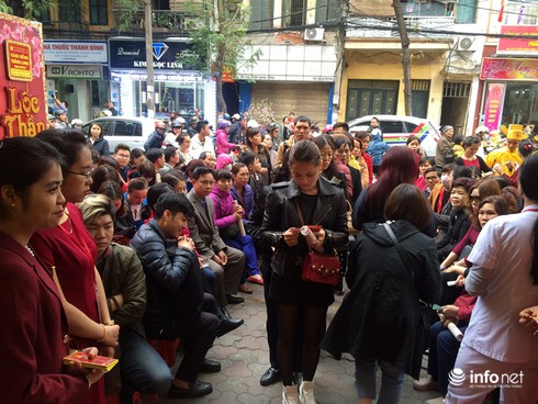 Khách gõ cửa từ 3h sáng, đại gia vàng quyết