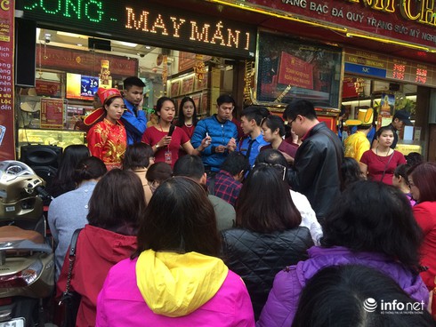 Khách gõ cửa từ 3h sáng, đại gia vàng quyết