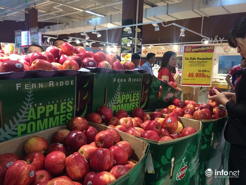 Bán trái cây nhập khẩu rẻ bèo, siêu thị lớn có