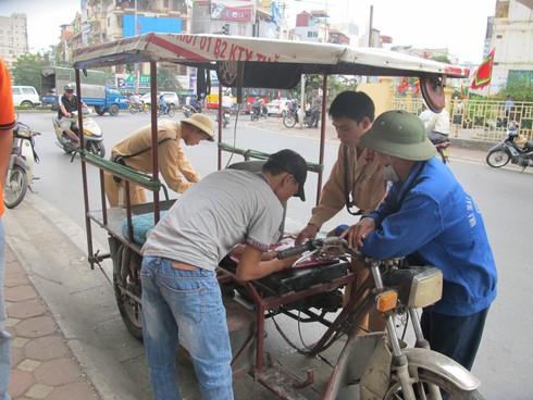 Hà Nội ra quân xử lý xe 3 bánh của thương binh giả - ảnh 4