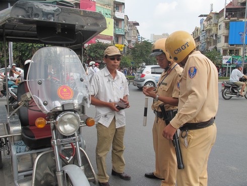 Hà Nội ra quân xử lý xe 3 bánh của thương binh giả - ảnh 3