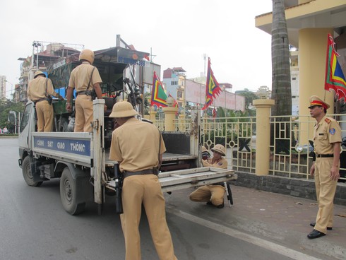 Hà Nội ra quân xử lý xe 3 bánh của thương binh giả - ảnh 7