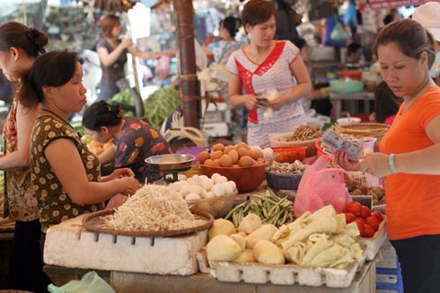 Cân nhắc khi tăng lương, thận trọng khi thu phí - ảnh 2