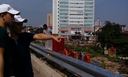 Chim cảnh họp chợ trên cầu vượt Hà Nội - ảnh 4