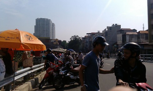 Chim cảnh họp chợ trên cầu vượt Hà Nội - ảnh 5