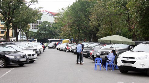 Tăng gấp 3 phí trông ô tô để tăng lương cho người trông - ảnh 1