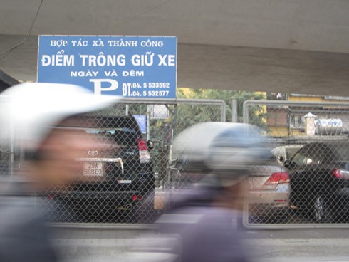 Bãi xe gầm cầu phớt lờ lệnh Chủ tịch HN - ảnh 8