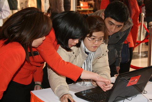 Ngàn người “săn” mua vé máy bay siêu rẻ - ảnh 3