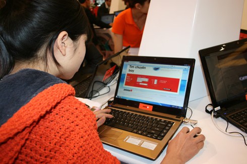 Ngàn người “săn” mua vé máy bay siêu rẻ - ảnh 6