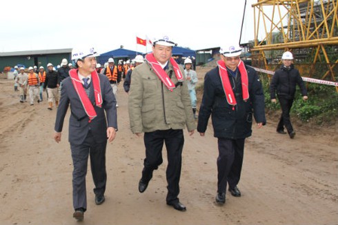 Bộ trưởng giao thông: Cuối 2014 phải hoàn thành cầu Nhật Tân - ảnh 1