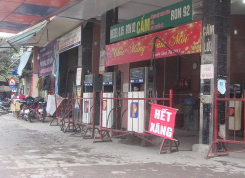 Cây xăng giữa Hà Nội báo hết xăng, dừng bán nhiều ngày - ảnh 1