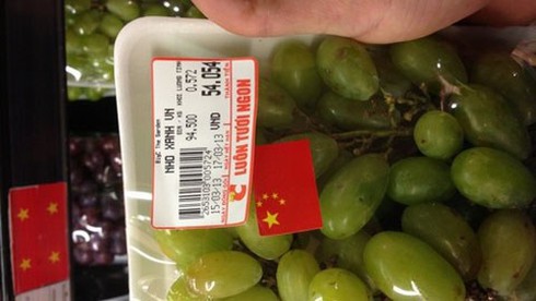 Nho Big C dán cờ Trung Quốc: Mua qua trung gian, không xác định được nguồn gốc - ảnh 1