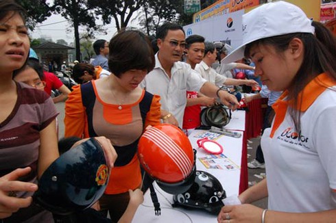 6/4: Hà Nội mở 100 điểm đổi mũ bảo hiểm chuẩn - ảnh 1