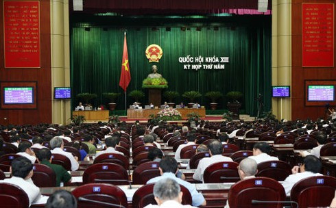 Quốc hội yêu cầu thực hiện lộ trình điều chỉnh lương tối thiểu - ảnh 1