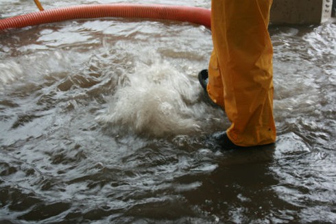 Trung tâm Hà Nội: Ngập lụt, cây đổ, giao thông ách tắc - ảnh 5