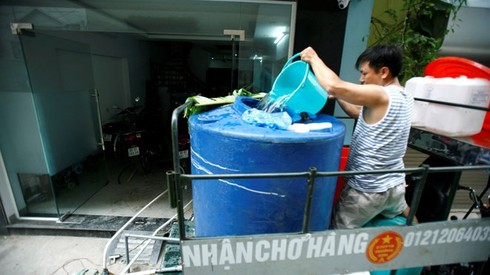 Chủ tịch Hà Nội: Kể cả chở téc nước tới từng hộ dân cũng phải làm! - ảnh 2