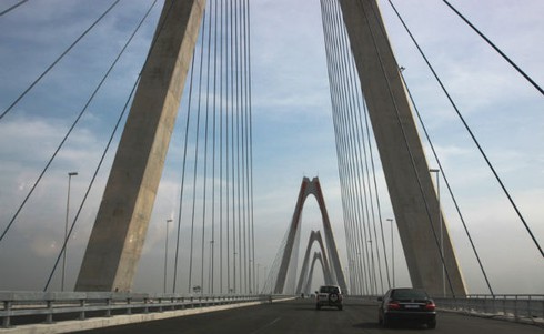 Đổi tên cầu Nhật Tân: Phải xin ý kiến của HĐND Hà Nội? - ảnh 1