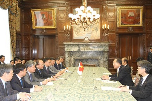 Phó Thủ tướng Nguyễn Xuân Phúc hội kiến lãnh đạo Quốc hội Nhật Bản - ảnh 1