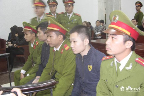 Nguyễn Mạnh Tường áo đen, mặt lạnh tanh trước vành móng ngựa - ảnh 3
