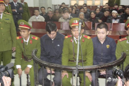 Nguyễn Mạnh Tường áo đen, mặt lạnh tanh trước vành móng ngựa - ảnh 2