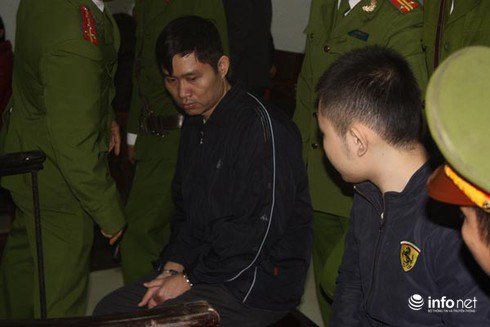 Nguyễn Mạnh Tường áo đen, mặt lạnh tanh trước vành móng ngựa - ảnh 1