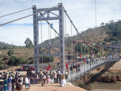 Trước Tết Ất Mùi, sẽ hoàn thành 80 cầu treo dân sinh - ảnh 1