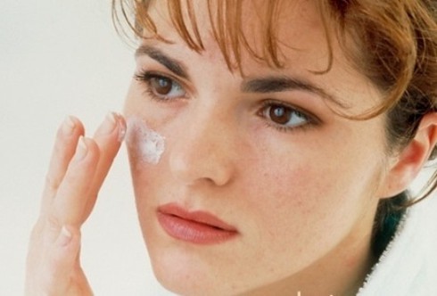 7 bước trang điểm che đi tàn nhang - ảnh 2