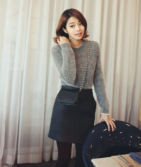 Diện áo len mỏng trẻ trung, phong cách 12