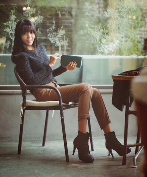 Diện áo len mỏng trẻ trung, phong cách 28