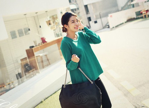 Diện áo len mỏng trẻ trung, phong cách 33