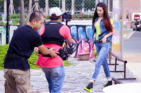 Hà Hồ cuốn hút với phong cách đường phố - ảnh 11