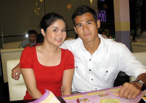 Những bóng hồng 'trói chân' cầu thủ Việt - ảnh 7