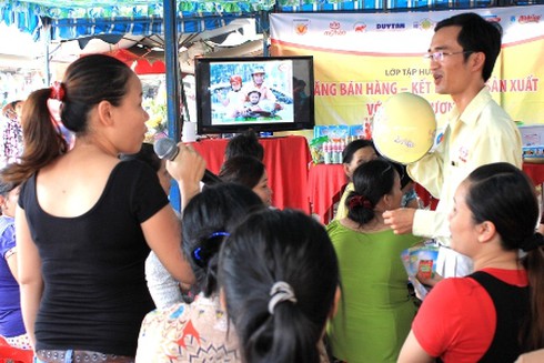 Dọn hàng sớm để kịp giờ học - ảnh 2