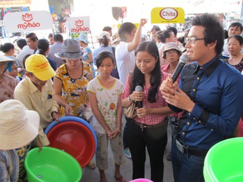 Nhiều quà tặng tại ngày vàng ở Hóc Môn - ảnh 3