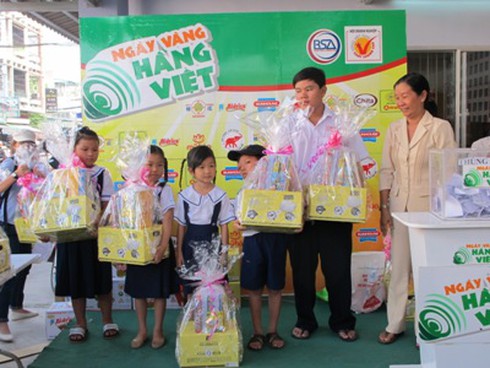 Nhiều quà tặng tại ngày vàng ở Hóc Môn - ảnh 1