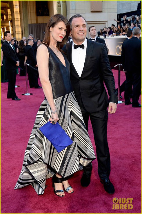 Ngắm những cặp đôi trên thảm đỏ Oscar 2013 - ảnh 15
