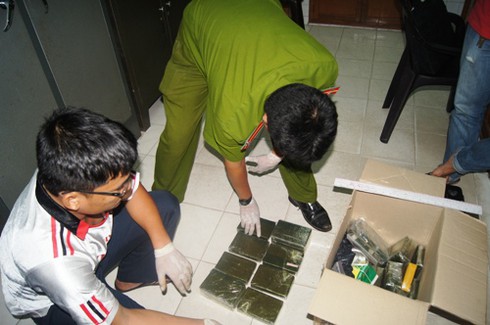 Vợ chồng trẻ bán heroin - ảnh 2