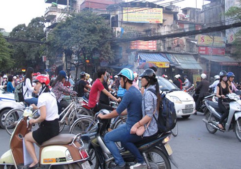 Điểm nóng” về tình trạng giao thông lộn xộn. - ảnh 1