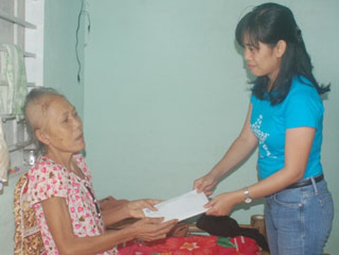 Trao quà cho 57 hộ dân nghèo ở Quảng Nam - ảnh 1