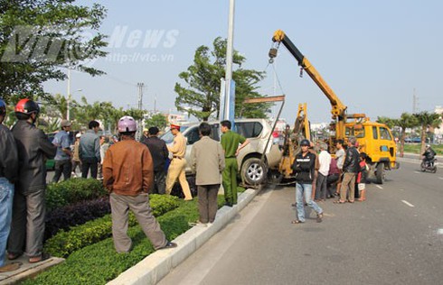 Xe tiền tỷ bị hư hỏng nặng - ảnh 2