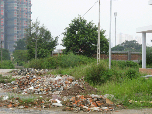 Khu tái định cư thành bãi rác xây dựng - ảnh 3