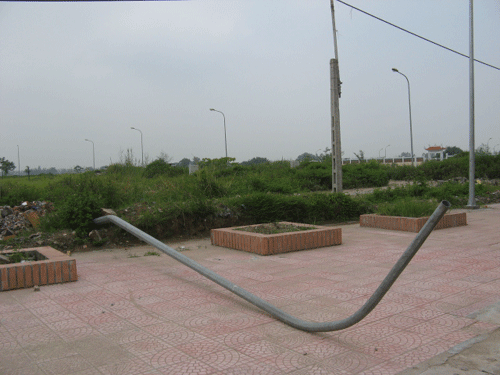 Khu tái định cư thành bãi rác xây dựng - ảnh 4