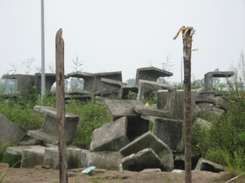 Khu tái định cư thành bãi rác xây dựng - ảnh 6