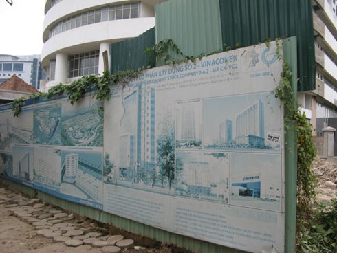 Tòa nhà chục tầng bỏ hoang tại trung tâm Thủ đô - ảnh 14