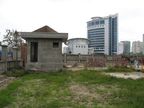 Tòa nhà chục tầng bỏ hoang tại trung tâm Thủ đô - ảnh 8