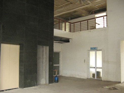 Tòa nhà chục tầng bỏ hoang tại trung tâm Thủ đô - ảnh 12