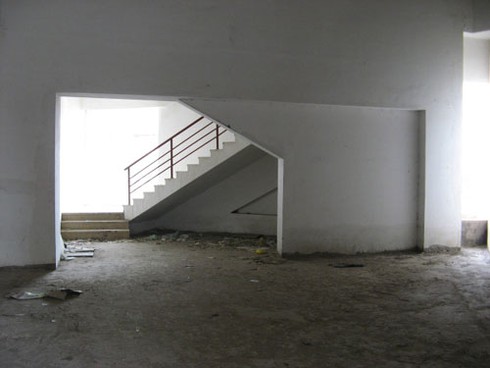 Tòa nhà chục tầng bỏ hoang tại trung tâm Thủ đô - ảnh 11